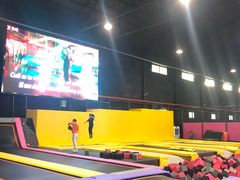 -嘿哟动霸CHUA·新潮玩运动娱乐中心·蹦床滑冰团建乐园