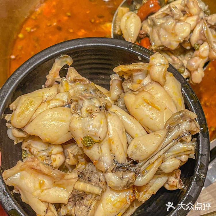 火爆杭州无锡鱼头火锅终于来福州了!一桌两锅新吃法!