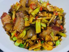 鮮筍炒臘肉-江边湾柴火鸭