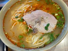 -亮亮面馆(经六路店)