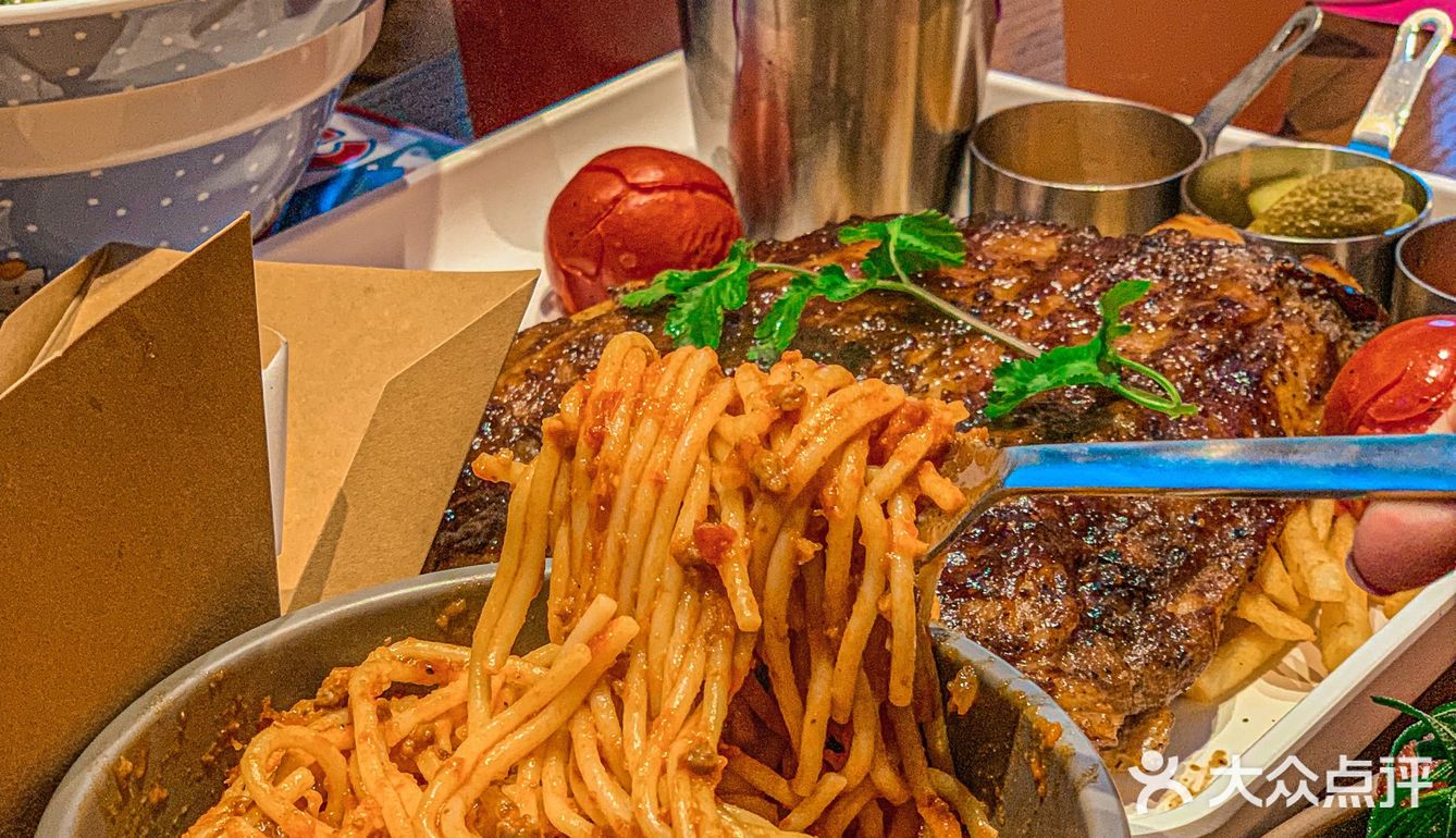 满满科技感｜打卡酷炫网红失重餐厅