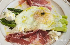 Truffle Egg and Asparagus