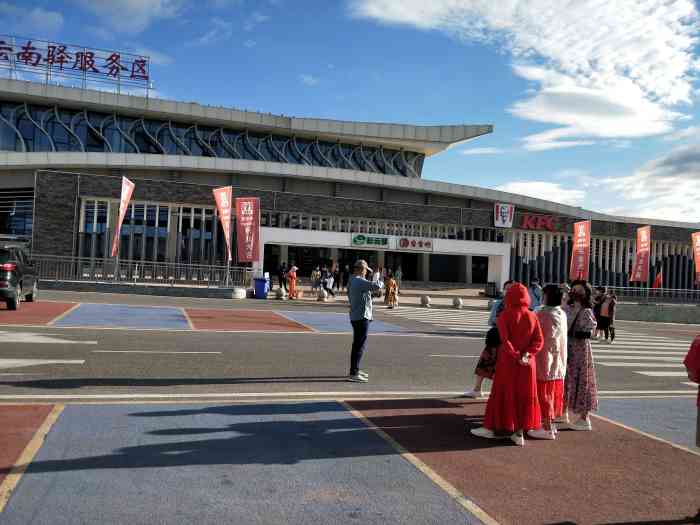 云南驿服务区停车场-"环境优美,保护的很好很方便,停车位比较.