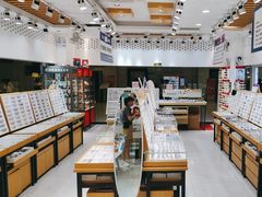 -美式眼镜·授权蔡司.依视路.尼康.豪雅.明月(人民广场店)