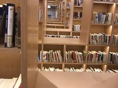 -漕河泾街道图书馆(漕河泾社区文化活动中心店)