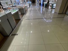 -三叶眼镜城批发市场(上海火车站店)