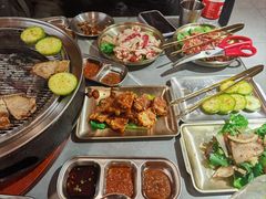 -围炉肉舍丹东海鲜烤肉·烤活鳗(步行街店)