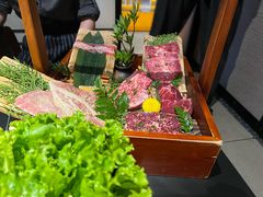-山川小町·极番烧肉(新地假日广场店)