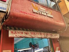 -Bánh Mì Huynh Hoa
