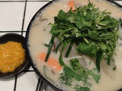 浓汤鱼汁小锅米线-肥汁米蘭香港米线(长宁来福士店)