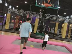 -嘿哟动霸CHUA·新潮玩运动娱乐中心·蹦床滑冰团建乐园