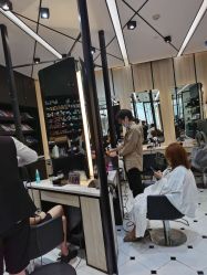 -HAIR CORNER