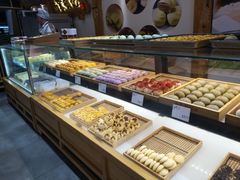 面包甜点陈列柜-南宋胡记(杭州河坊街店)