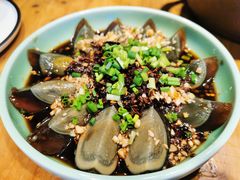 -帅巴人舅母子腊蹄民俗村