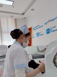 -靓芙泉专研痘痘肌