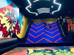 -爱蹦iBOON蹦床运动馆(江汉店)