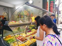 自助取餐区-老炳·七丛松甘草水果