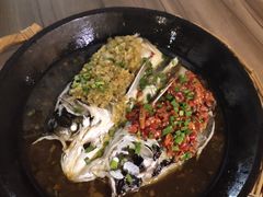 -阿瓦山寨·湘菜现炒·剁椒鱼头王(咸阳总店)