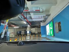 -龙湖虹桥天街-停车场