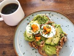 牛油果煮蛋吐司-RAC BAR(安福路店)