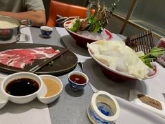 -红鼎豆捞·非遗鲍皇汤火锅(宝丰路店)