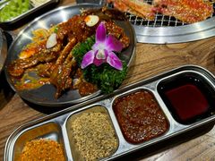 -明洞阿姨·韩式酱蟹烤肉·创意料理(三元桥店)