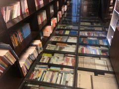 -钟书阁(松江泰晤士小镇店)