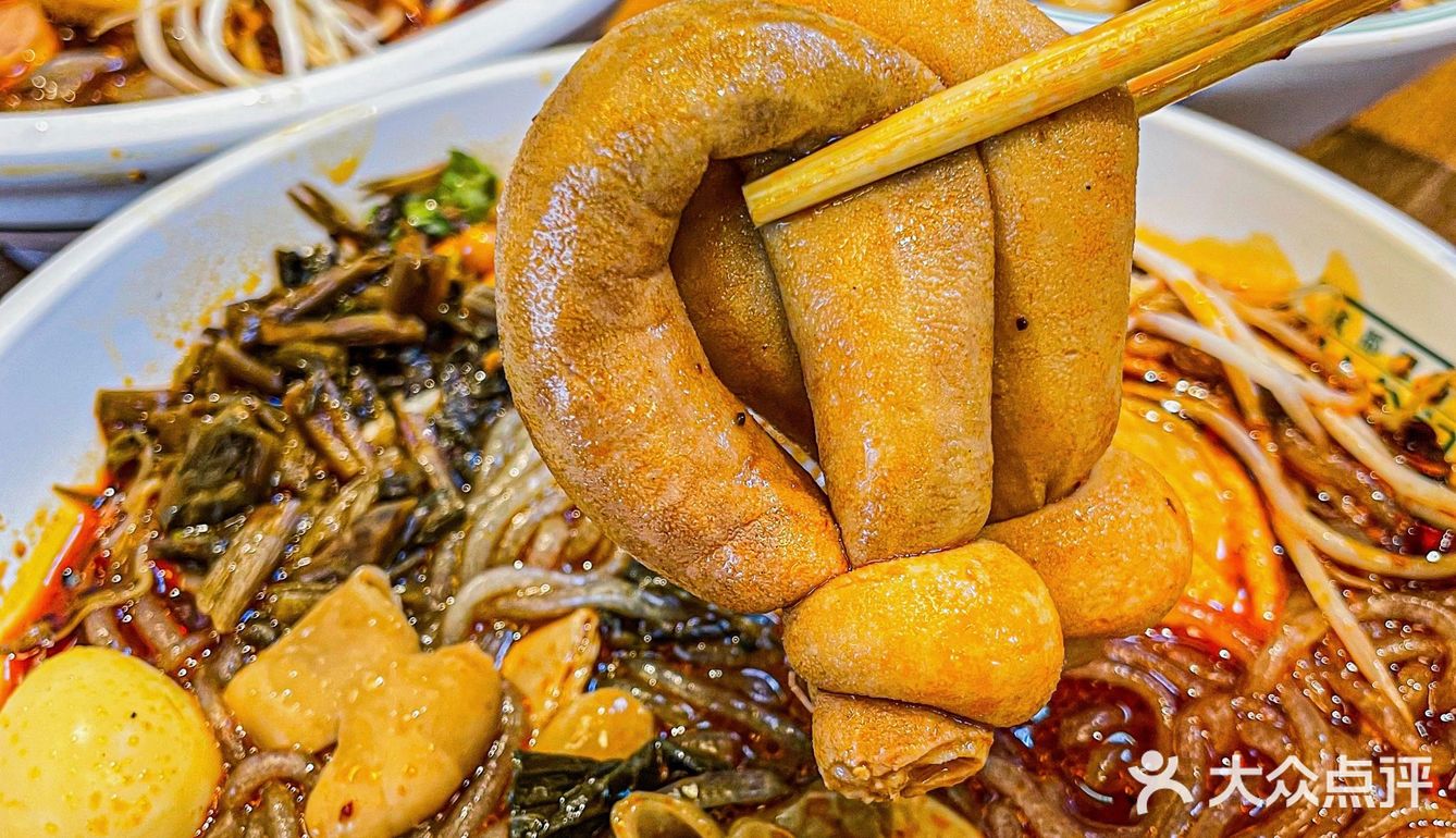 人均20吃成都最地道肥肠粉！实现嗦粉自由！