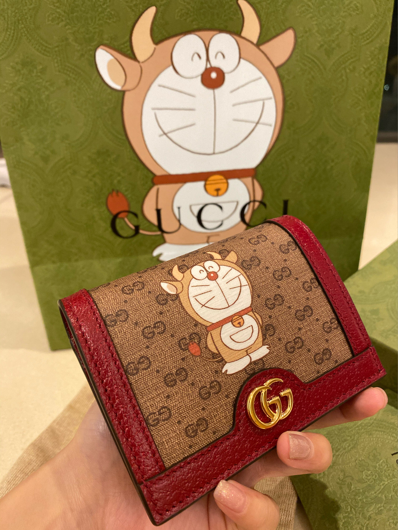 gucci 机器猫联名钱包里!我太可了