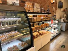 面包甜点陈列柜-金凤成祥(草桥店)