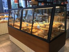 面包甜点陈列柜-Dough&Joe团憩(瑞虹天地月亮湾店)