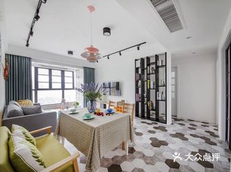 108平简约三居室，本案客餐厅装修设计是整个空间中比