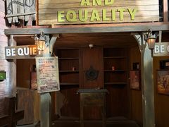 -暴风岛沉浸式体验馆(百联世纪店)