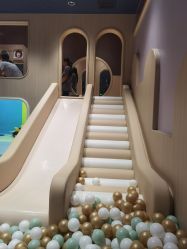 -奈尔宝家庭中心·亲子餐厅(北京东坝万达店)