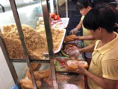 -Bánh Mì Huynh Hoa