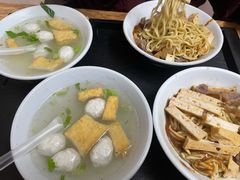 -松树干拌面店