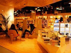 -新华里咖啡书吧(新华书店小寨店)