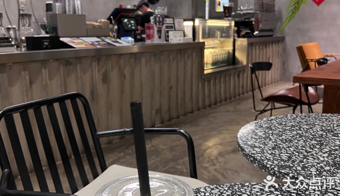 这家咖啡店下次真不来了！这男的服务态度差
