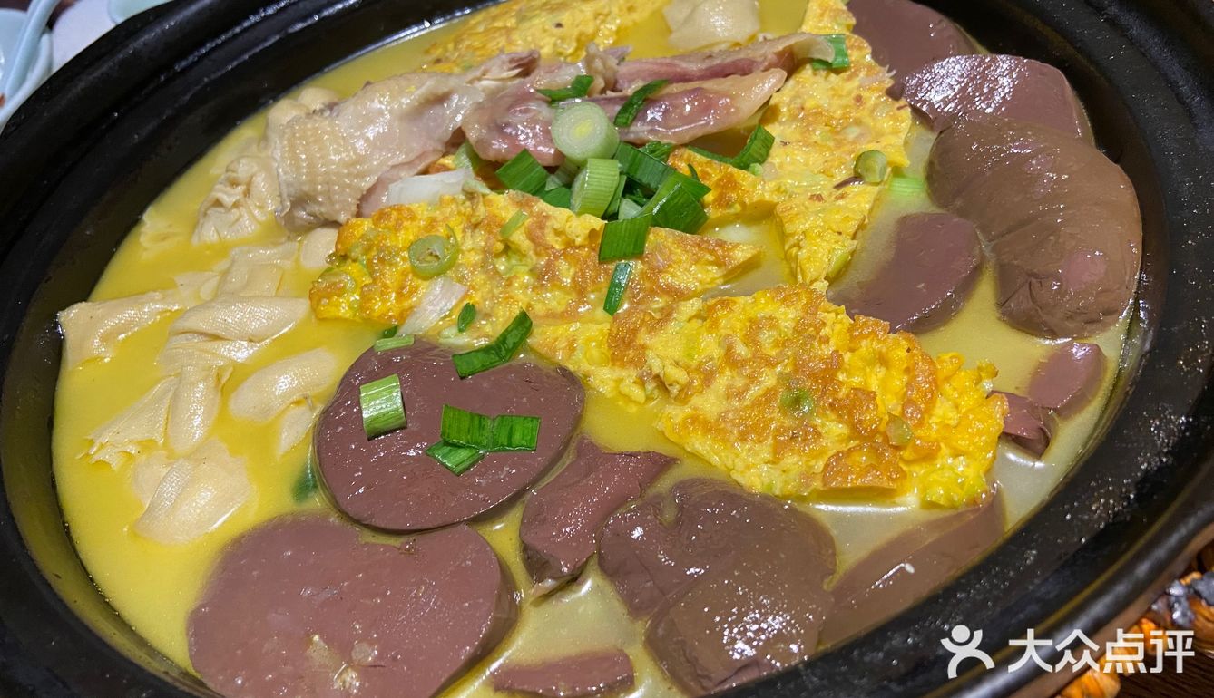 余生愿做逍遥客，一卷诗书半亩田。