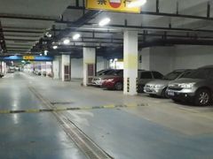 -爱琴海购物公园-地下停车场
