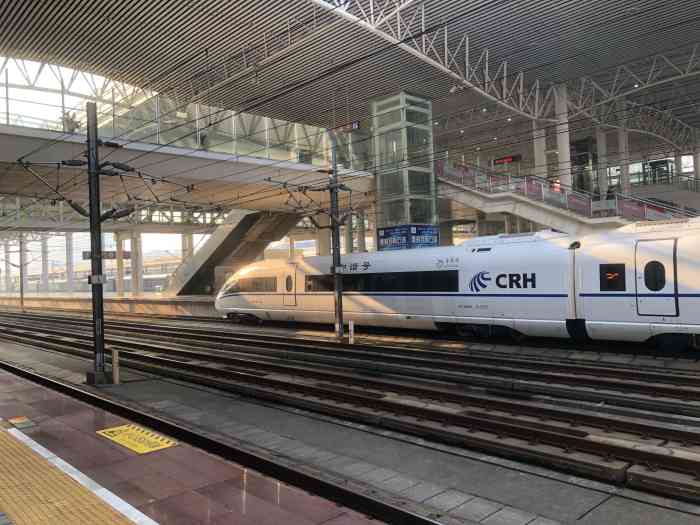 常州站检票口-"去苏州玩,在这里坐高铁走.朋友送到地下停.