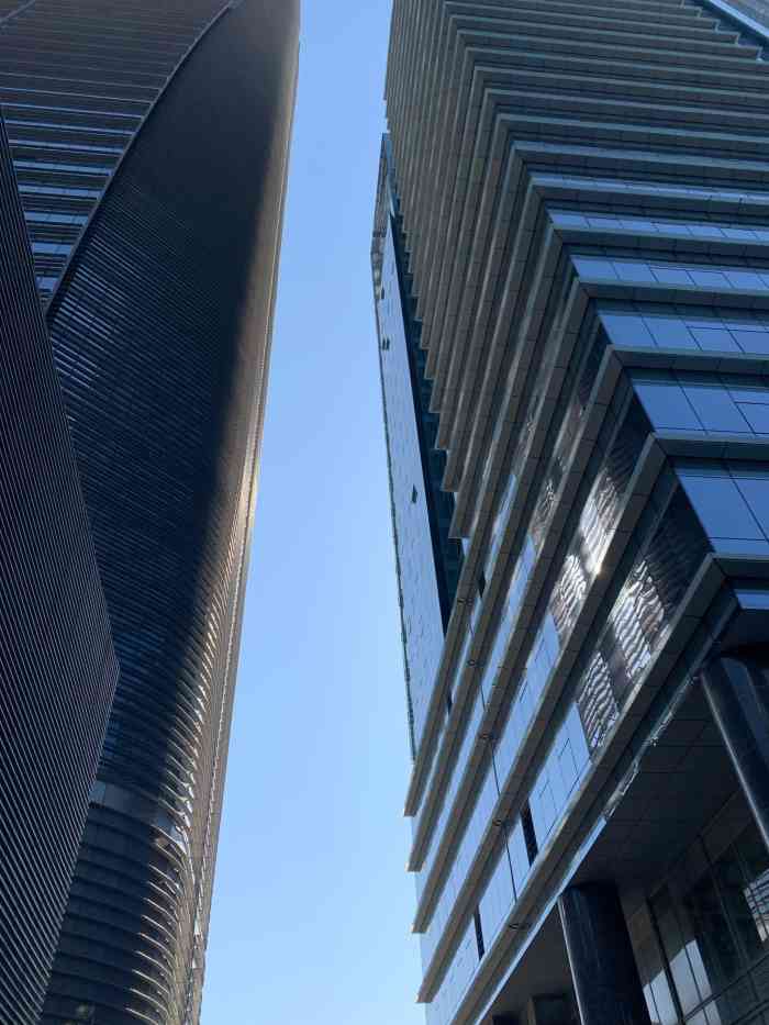 腾讯滨海大厦-"可以看到,成立于98年的腾讯,在办公场所.