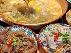-洱火云南酸菜牛肉火锅(石景山当代商城店)