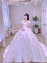 -洋洋婚纱品牌集合店