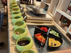 自助调料区-大中华希尔顿酒店-念自助餐·嗨啤·小龙虾