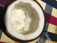 -志龙皇冠吃货椰子铺