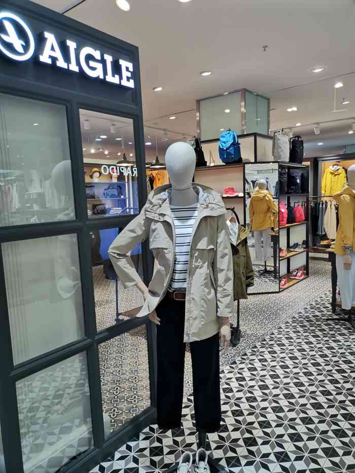 aigle(翠微百货店)-"位置在翠微四层,上新了很多秋款,还有优惠.