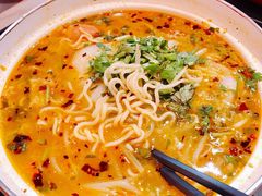 -小蛮椒麻辣烫·麻辣拌(青浦宝龙店)