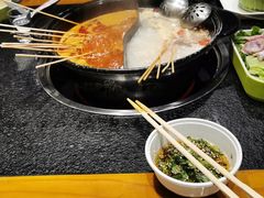 -两三事小郡肝串串香火锅(桂庙店)