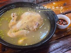 砂锅崂山菇炖鸡-小仙居·农家宴烤羊· 农庄
